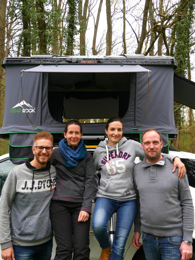 Camper Rv Mit Offener Aufbewahrungsbox Camping In Der Natur